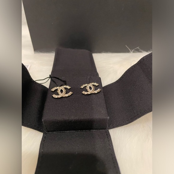 Authentic Chanel 2023 studs! Never worn! Bag included! - Picture 3 of 11